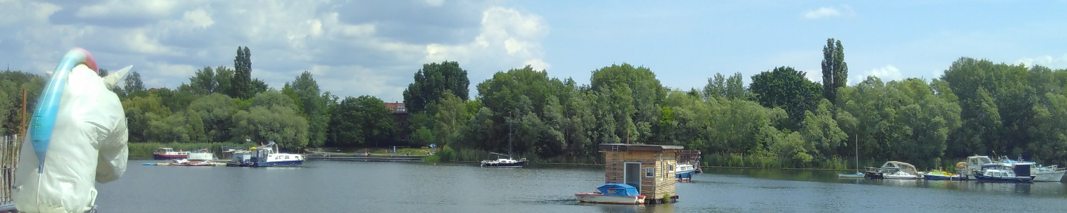 Free Floating - Foto von Hausbooten